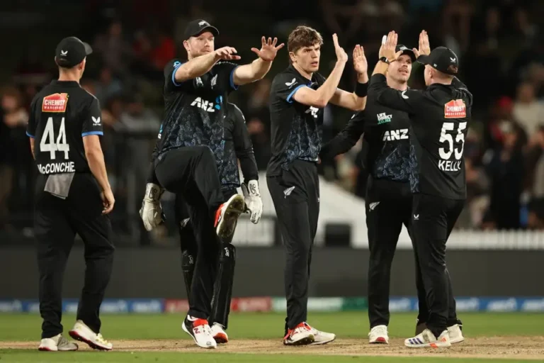Conway And Bowlers Outshines South Africa To Level The T20 Series .